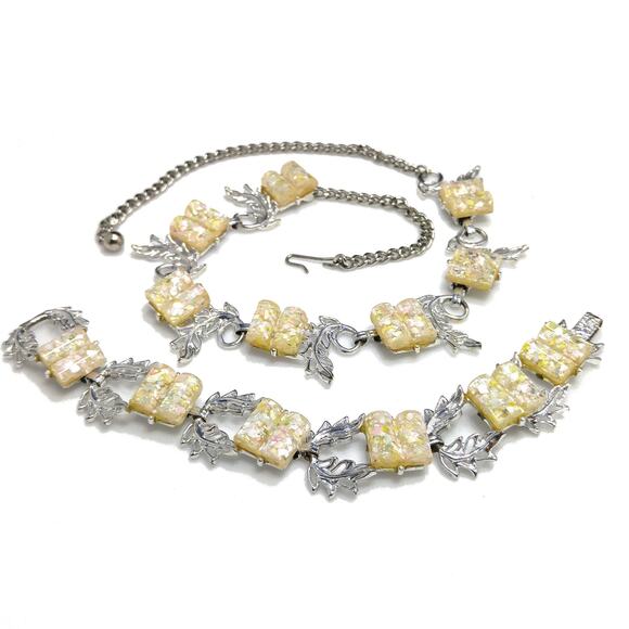 Vintage Lucite Confetti Necklace Bracelet Set, Silver Tone Leaves, 1960s Jewelry - Picture 10 of 10
